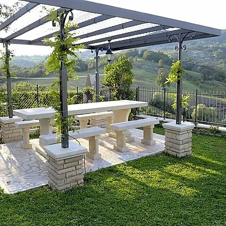Charming Hillside Escape 4*